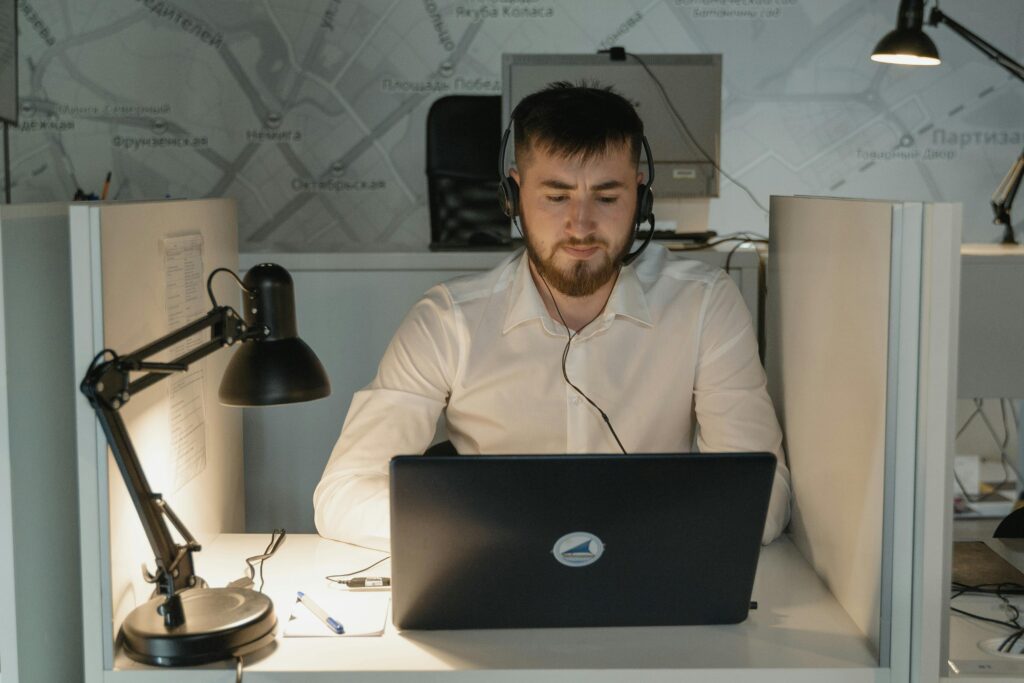 Flipkart customer care executive job requirements benefits salary cab facility Ayka Communication Delhi Noida