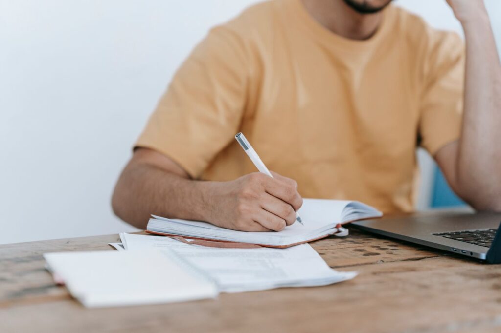 Thyme Hindi Writing Project Payment $250 - Genres, Timeline & PayPal Wire Transfer Options Thyme Freelance Writer Hindi India payment $250 USD, genres Kids Thriller Sci-fi Romance, project start Aug 31 2026