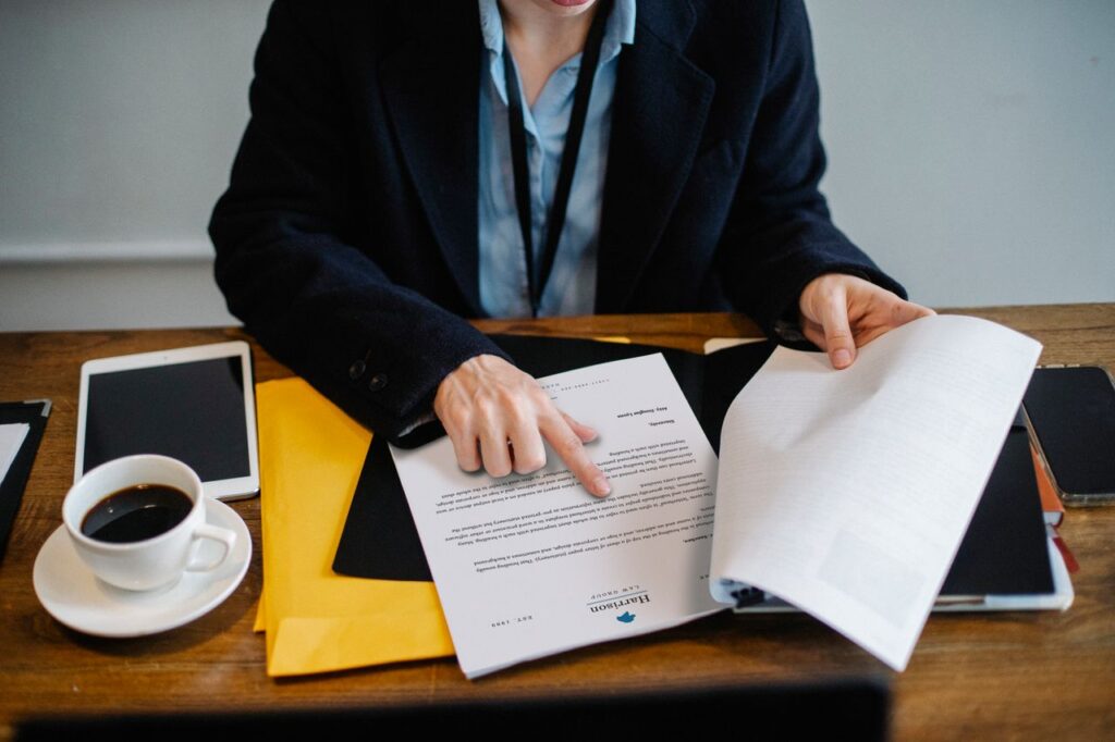 Document Verification Job Salary and Benefits – Unofin Technologies LLP New Delhi Document verification job salary ₹15,500 to ₹18,500 per month with cab facility at Unofin Technologies New Delhi
