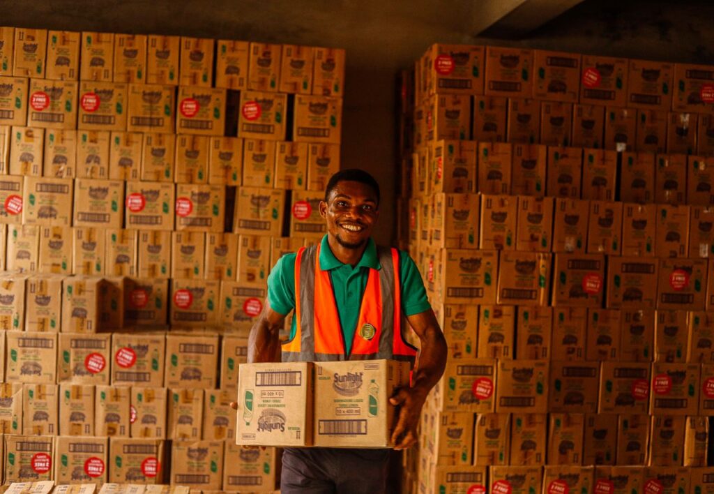 Blinkit warehouse partner salary 25000 with medical insurance PF free meals transportation and apply process via warehousejob email for 2026